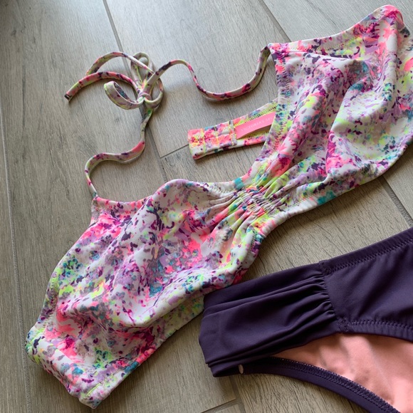 Victoria Secret Bikini Set (2 tops + 1 bottom) - Picture 3 of 4